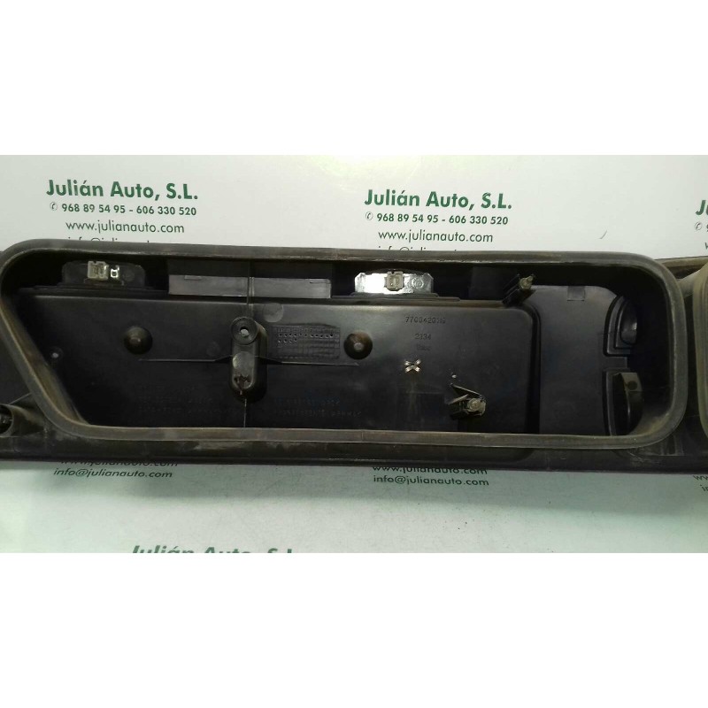 Recambio de piloto trasero central para renault laguna (b56) 1.9 dti rt referencia OEM IAM 7711170346 7700420119 VALEO