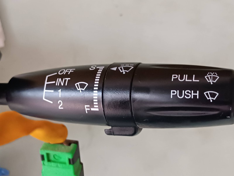 Recambio de mando luces para kia carens 2.0 crdi ex monovolumen referencia OEM IAM 469310  