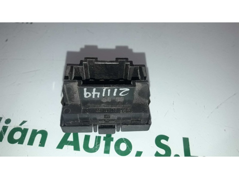 Recambio de mando elevalunas delantero izquierdo para volkswagen passat berlina (3a2) cl referencia OEM IAM 3A0959855  