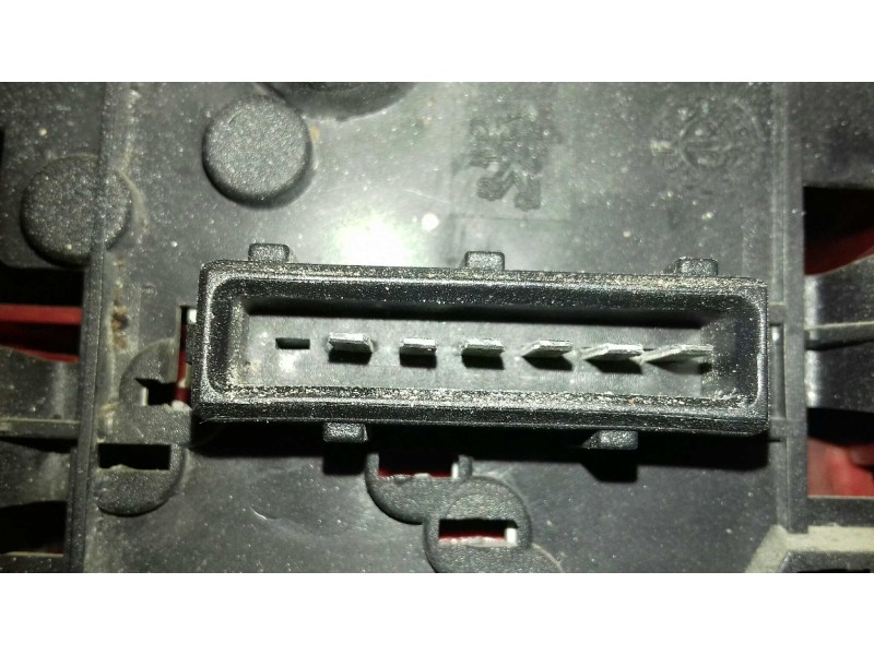 Recambio de piloto trasero derecho para peugeot 106 (s2) max referencia OEM IAM 2274D VALEO 
