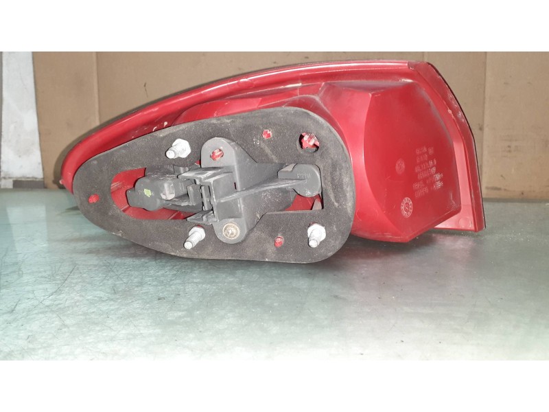 Recambio de piloto trasero derecho para alfa romeo 147 (190) 1.9 jtd impression referencia OEM IAM 46556347  03323010