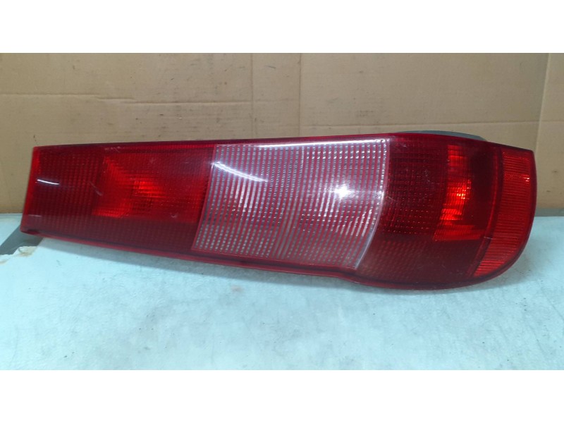 Recambio de piloto trasero derecho para fiat punto berl. (176) td elx (i) referencia OEM IAM 7730723 294221 29420102