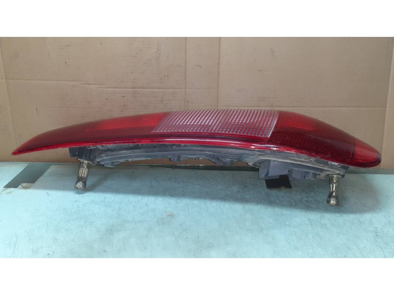 Recambio de piloto trasero derecho para fiat punto berl. (176) td elx (i) referencia OEM IAM 7730723 294221 29420102