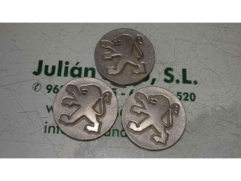 Recambio de tapacubos para peugeot 206 berlina xs referencia OEM IAM 9629693177  3 TAPACUBOS