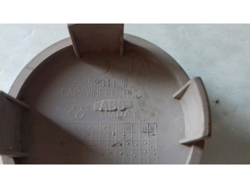 Recambio de tapacubos para chevrolet captiva 2.0 vcdi ls referencia OEM IAM 96452311  2 TAPACUBOS