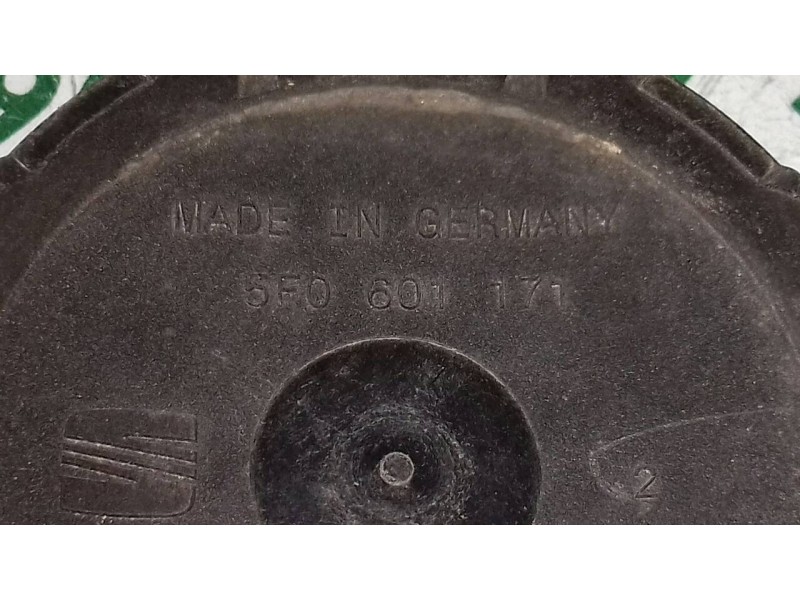 Recambio de tapacubos para seat leon (5f1) reference referencia OEM IAM 5F0601171  1 TAPA