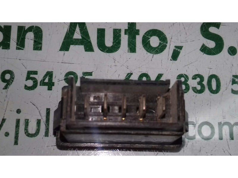 Recambio de mando elevalunas delantero derecho para seat ibiza disco referencia OEM IAM 23221  