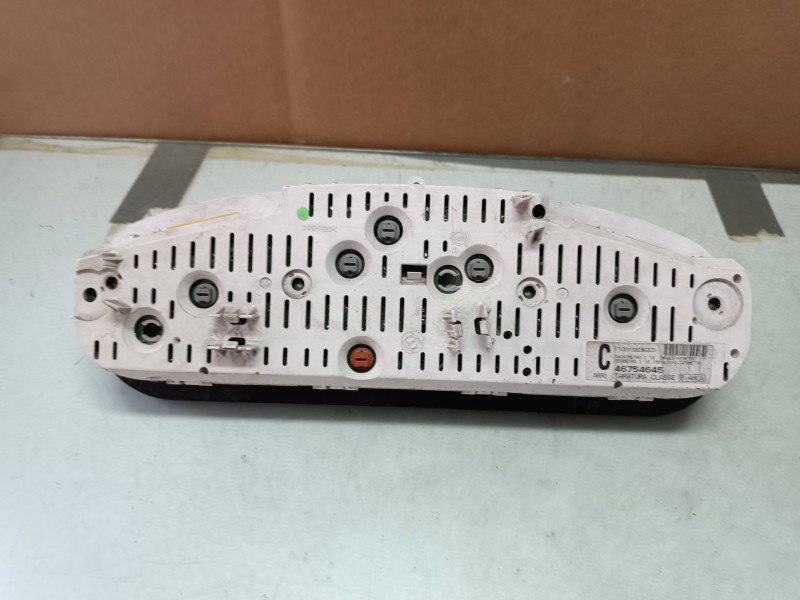 Recambio de cuadro instrumentos para fiat bravo (182) 1.9 diesel referencia OEM IAM 46754645  