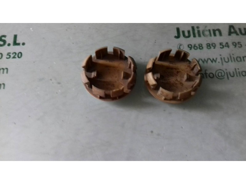 Recambio de tapacubos para nissan primera berlina (p12) visia referencia OEM IAM 40342AV610  2 TAPAS