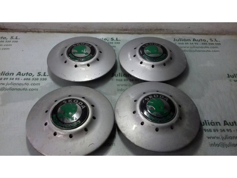 Recambio de tapacubos para skoda felicia berlina ( 791) lx referencia OEM IAM 441023032276  4 TAPAS