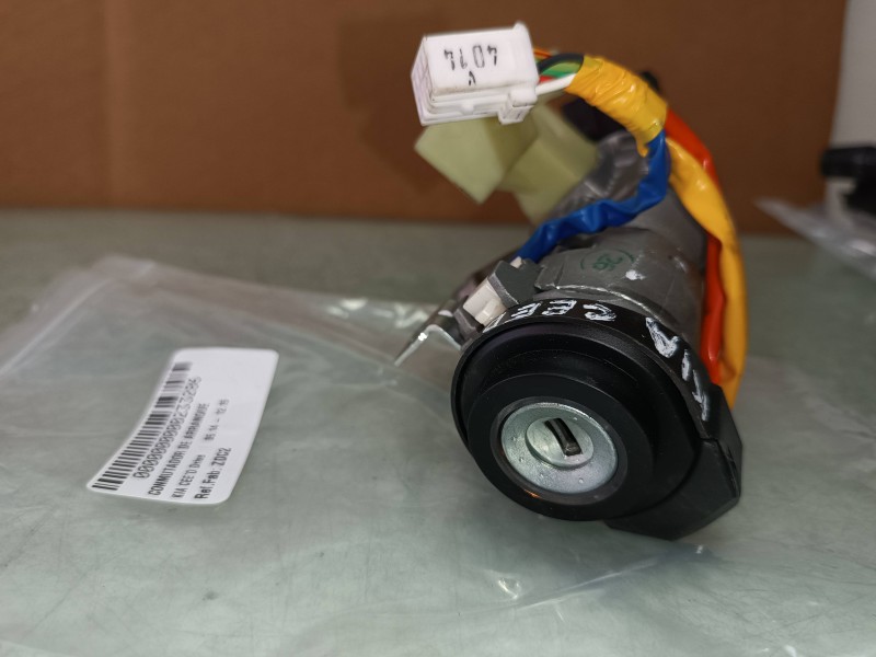 Recambio de conmutador de arranque para kia cee´d drive referencia OEM IAM ZDC2  