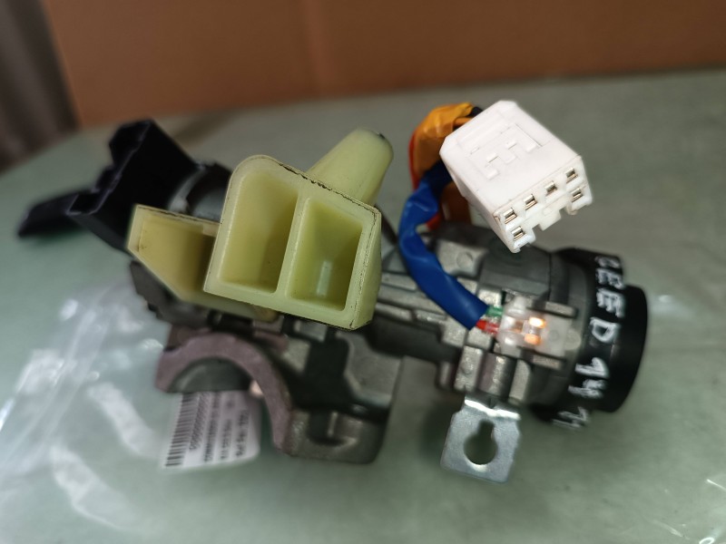 Recambio de conmutador de arranque para kia cee´d drive referencia OEM IAM ZDC2  