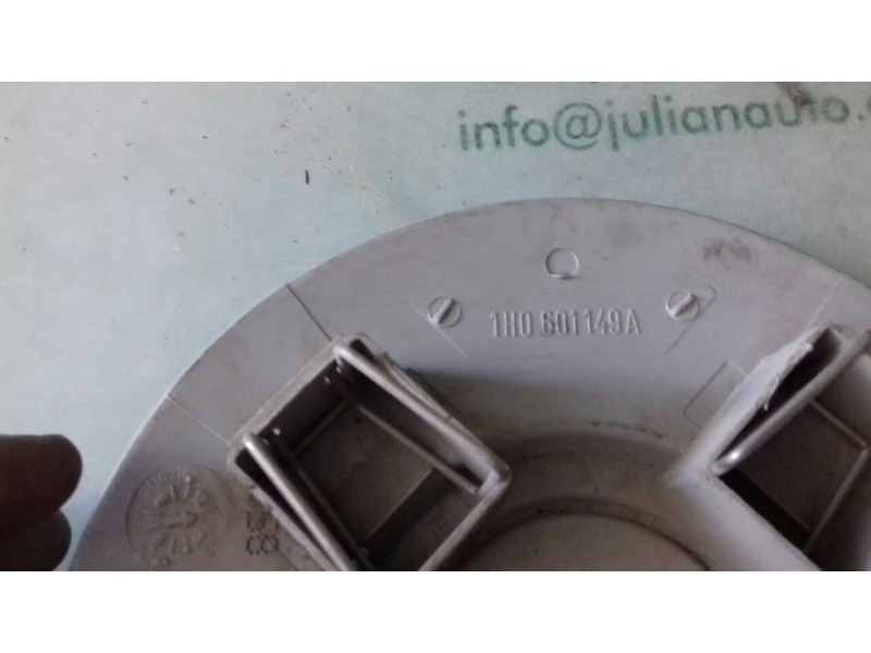 Recambio de tapacubos para volkswagen polo berlina (6n1) básico referencia OEM IAM 1H0601149A  1 UNIDAD Recambio de tapacubos para volkswagen polo berlina (6n1) básico referencia OEM IAM 1H0601149A  1 UNIDAD