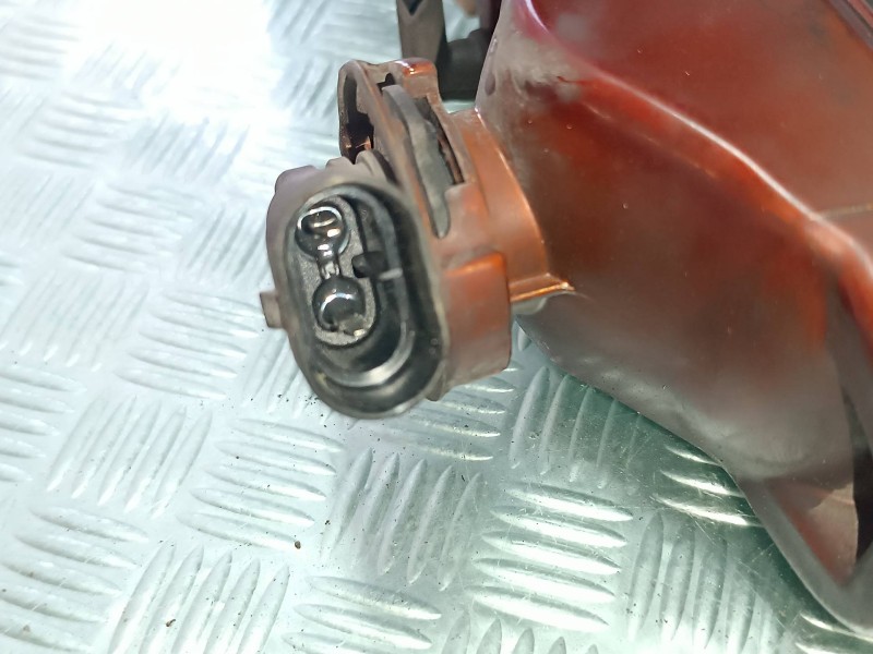 Recambio de faro antiniebla derecho para bmw serie 3 berlina (e46) 320i referencia OEM IAM 147272RE  