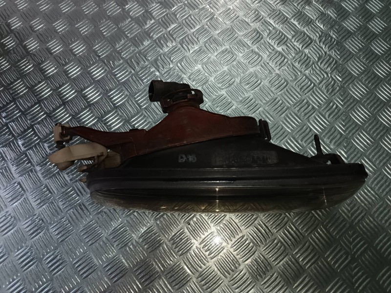 Recambio de faro antiniebla izquierdo para bmw serie 3 berlina (e46) 320i referencia OEM IAM 147271LI  