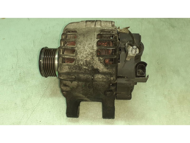 Recambio de alternador para ford fiesta (cb1) ambiente referencia OEM IAM 8V2110300AB VALEO 120A