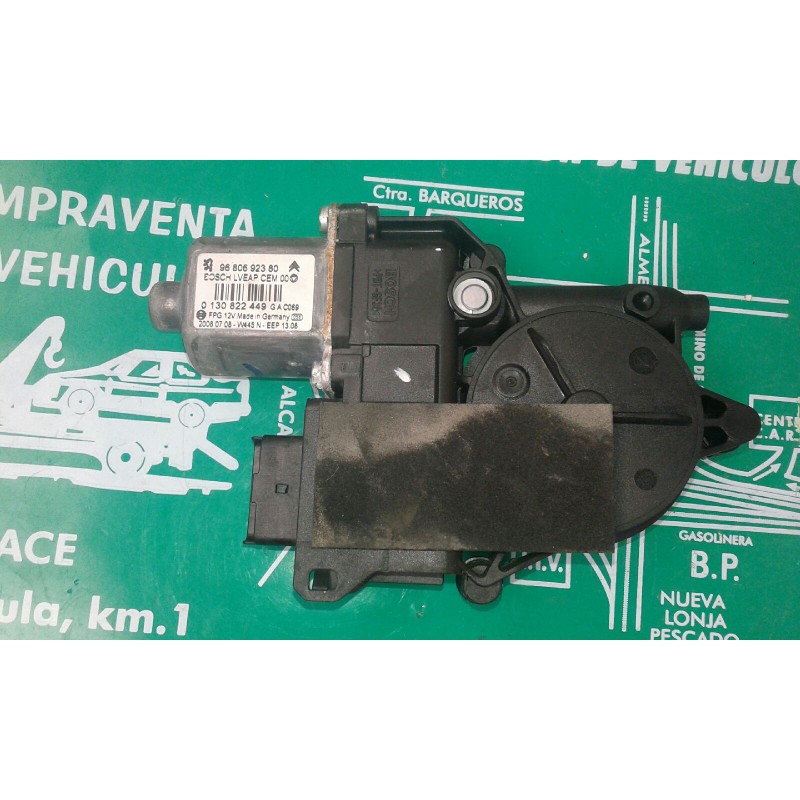 Recambio de motor elevalunas trasero izquierdo para peugeot 308 sw confort referencia OEM IAM 0130822449 9680692380 BOSCH