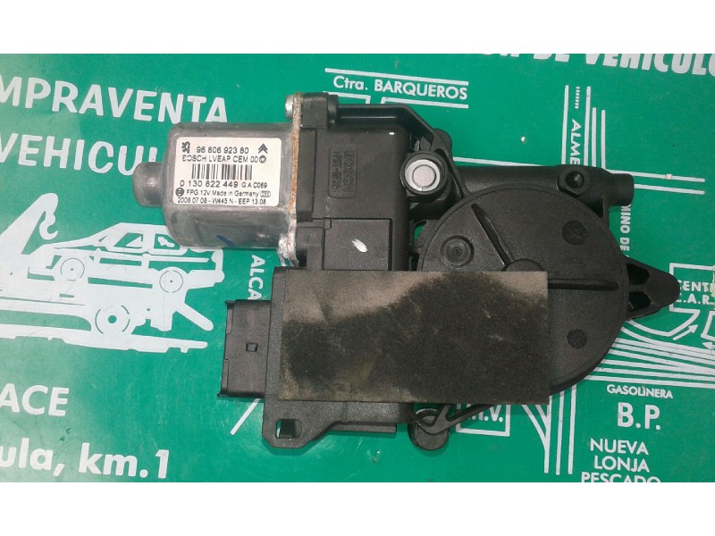 Recambio de motor elevalunas trasero izquierdo para peugeot 308 sw confort referencia OEM IAM 0130822449 9680692380 BOSCH