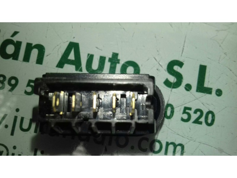 Recambio de interruptor para dacia sandero básico referencia OEM IAM 870250  BLOQUE CERRADURAS