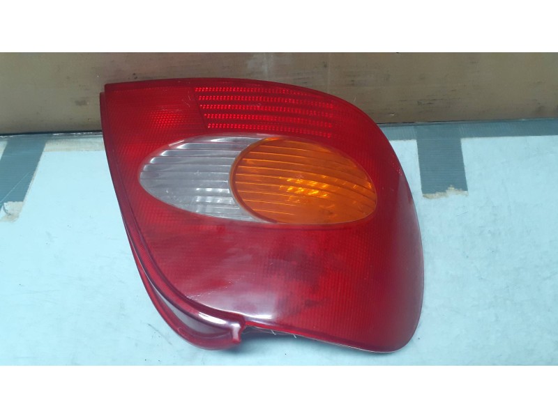 Recambio de piloto trasero izquierdo para toyota avensis berlina (t 22) 2.0 terra (5-ptas.) referencia OEM IAM   