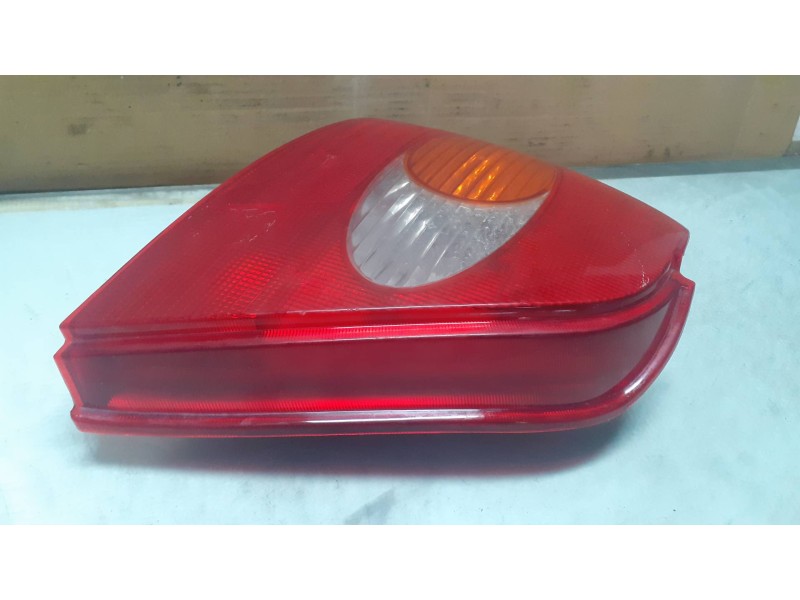 Recambio de piloto trasero izquierdo para toyota avensis berlina (t 22) 2.0 terra (5-ptas.) referencia OEM IAM   