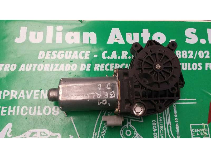 Recambio de motor elevalunas delantero derecho para citroen berlingo 1.4 leader referencia OEM IAM 0130821914 8943 00821151