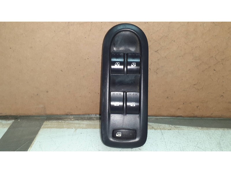 Recambio de mando elevalunas delantero izquierdo para renault megane ii berlina 5p authentique referencia OEM IAM 156018070  