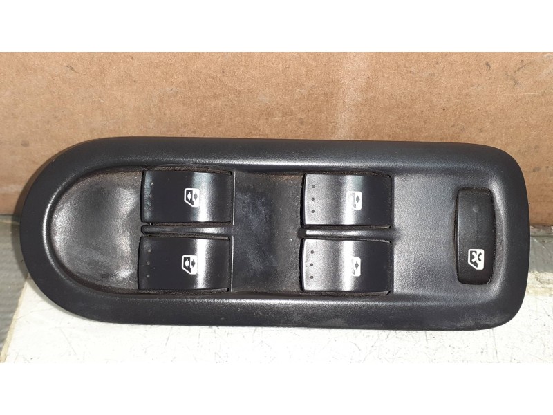 Recambio de mando elevalunas delantero izquierdo para renault megane ii berlina 5p authentique referencia OEM IAM 156018070  