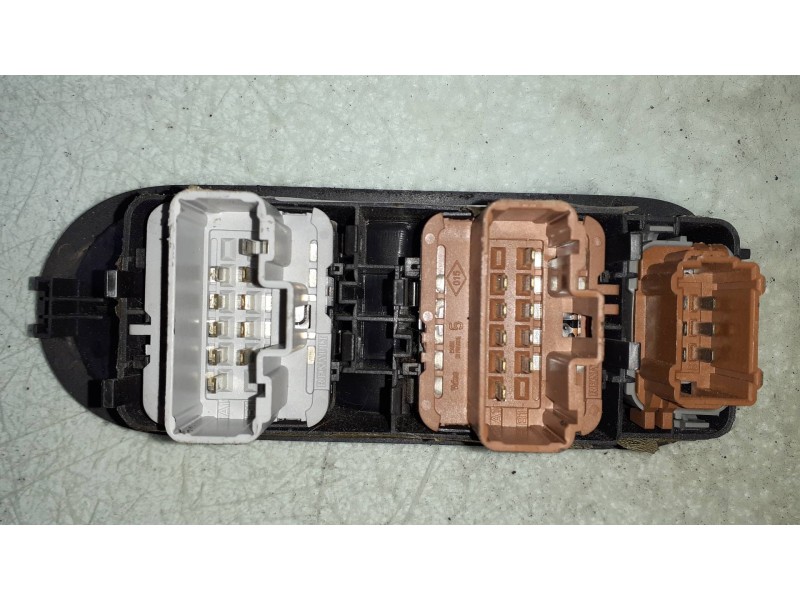Recambio de mando elevalunas delantero izquierdo para renault megane ii berlina 5p authentique referencia OEM IAM 156018070  