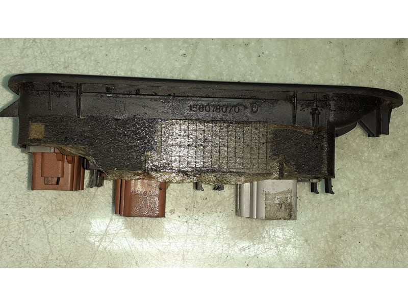 Recambio de mando elevalunas delantero izquierdo para renault megane ii berlina 5p authentique referencia OEM IAM 156018070  
