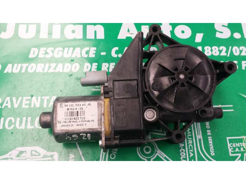 Recambio de motor elevalunas delantero derecho para peugeot 208 access referencia OEM IAM 9674254380 0130822702 BOSCH