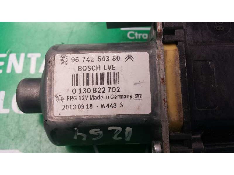 Recambio de motor elevalunas delantero derecho para peugeot 208 access referencia OEM IAM 9674254380 0130822702 BOSCH