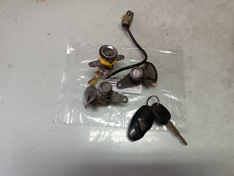 Recambio de juego bombines para hyundai coupe (gk) 2.0 fx full referencia OEM IAM   