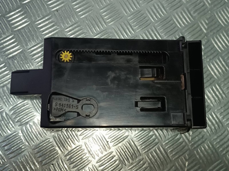 Recambio de guantera para seat ibiza (6k1) select referencia OEM IAM 6K0941561 6K0941561IND TARJETERO