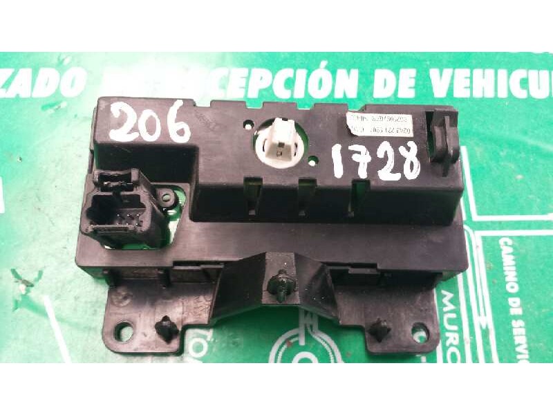 Recambio de pantalla multifuncion para peugeot 206 berlina x-line referencia OEM IAM 96250976R 02432219901 