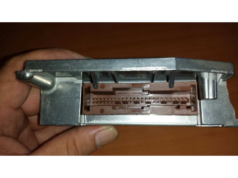 Recambio de centralita airbag para opel corsa c essentia referencia OEM IAM 24439954 LCT1358034L TEMIC