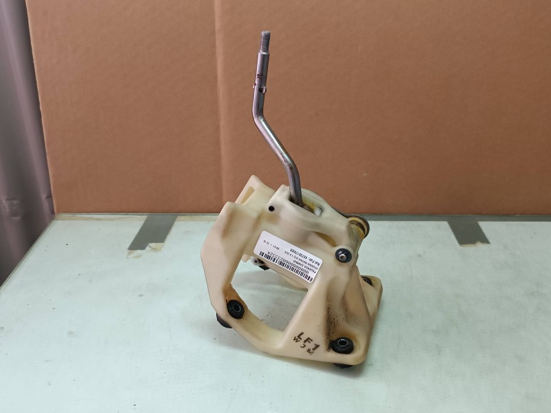 Recambio de palanca cambio para hyundai matrix (fc) 1.6 gls referencia OEM IAM 4373017XXX PA66GF33 5 VELOCIDADES
