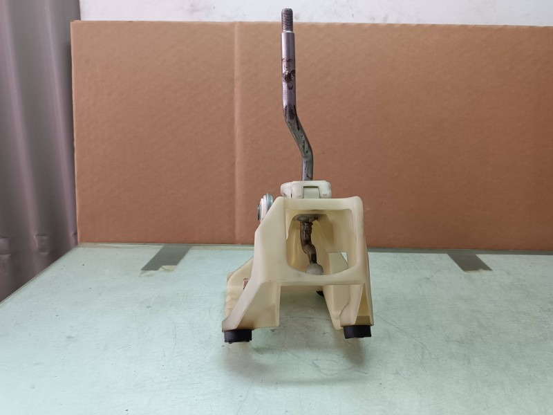 Recambio de palanca cambio para hyundai matrix (fc) 1.6 gls referencia OEM IAM 4373017XXX PA66GF33 5 VELOCIDADES