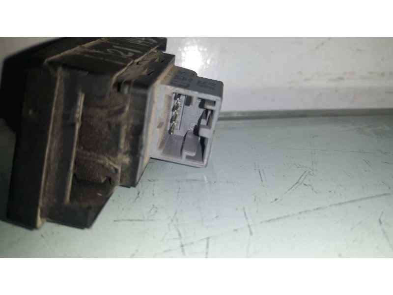 Recambio de interruptor para seat ibiza (6l1) stella referencia OEM IAM 6L1962125  CIERRE CENTRALIZADO