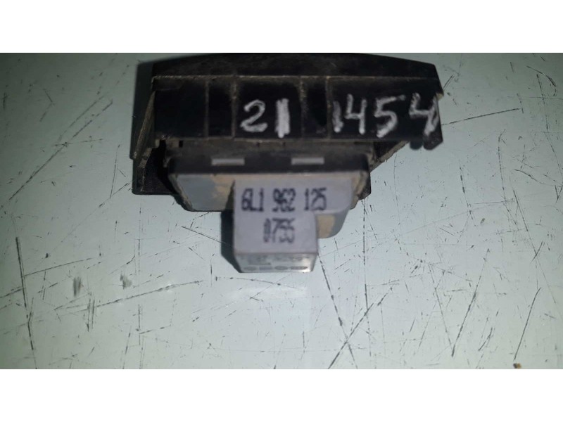Recambio de interruptor para seat ibiza (6l1) stella referencia OEM IAM 6L1962125  CIERRE CENTRALIZADO