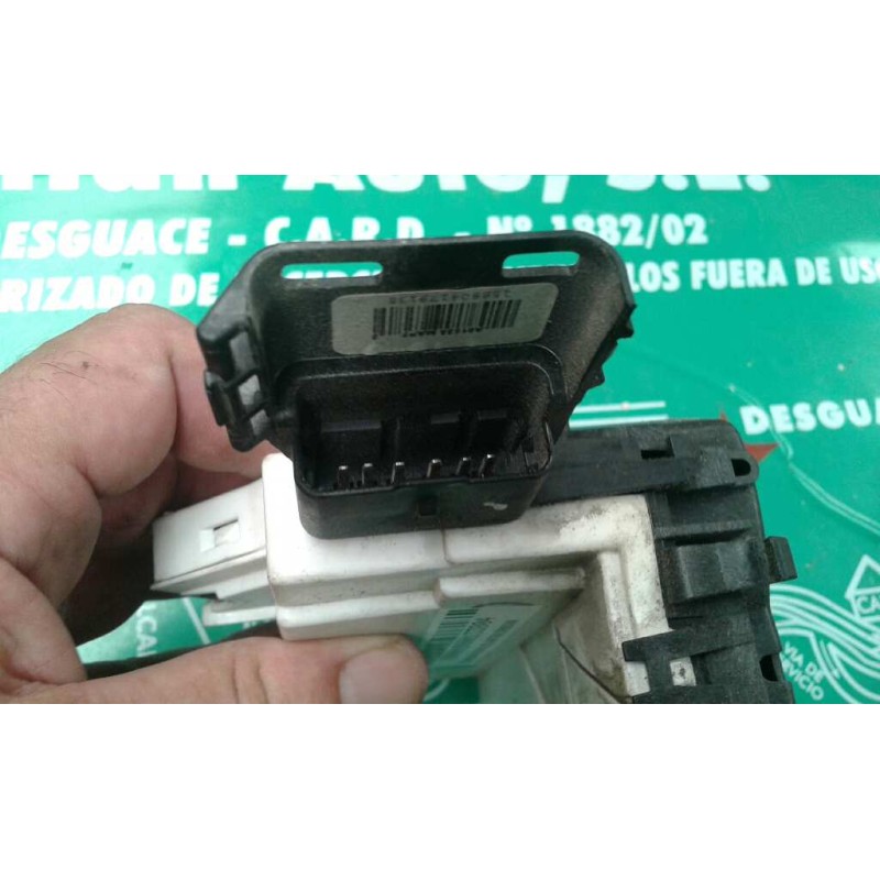 Recambio de cerradura puerta delantera derecha para peugeot 308 sw confort referencia OEM IAM  6 PINES NEGRO