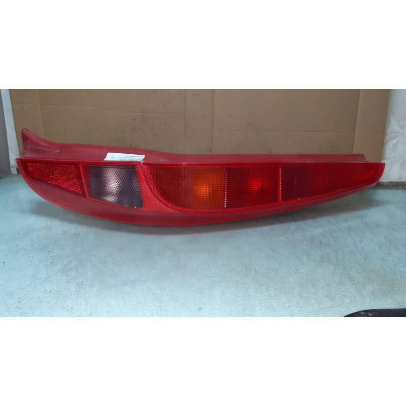 Recambio de piloto trasero derecho para fiat punto berlina (188) 1.9 d (i) referencia OEM IAM 465237710  28630202