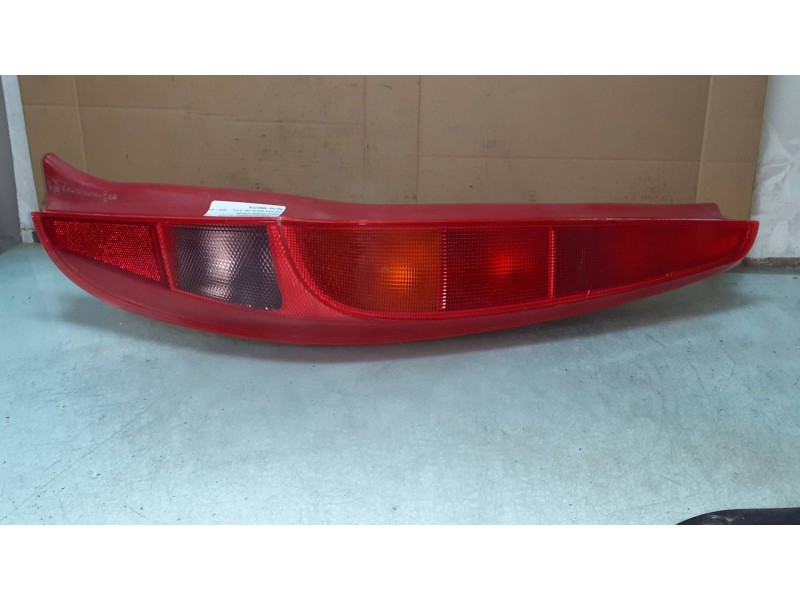 Recambio de piloto trasero derecho para fiat punto berlina (188) 1.9 d (i) referencia OEM IAM 465237710  28630202