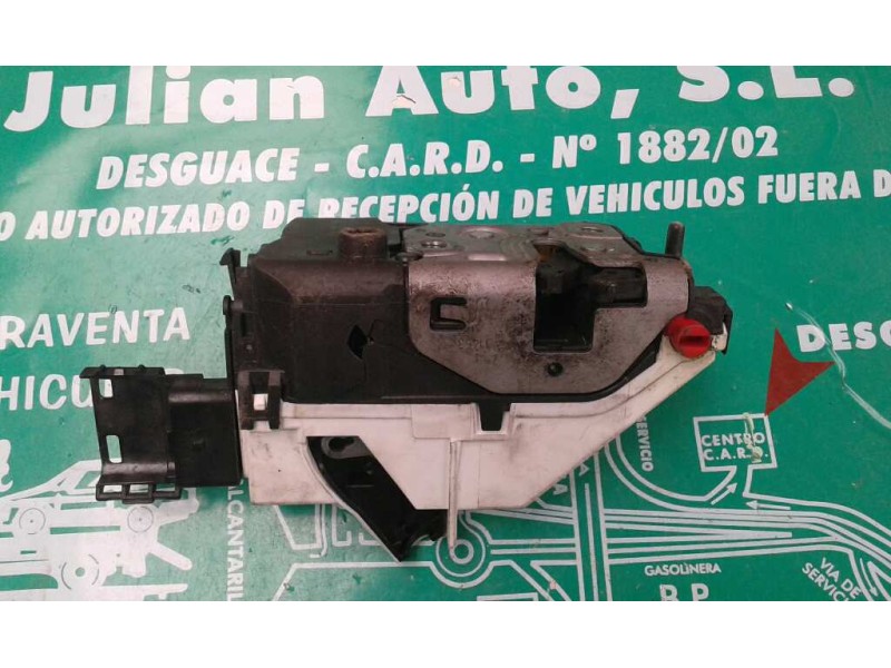 Recambio de cerradura puerta trasera izquierda para peugeot 308 sw confort referencia OEM IAM 567163 A01518 09145