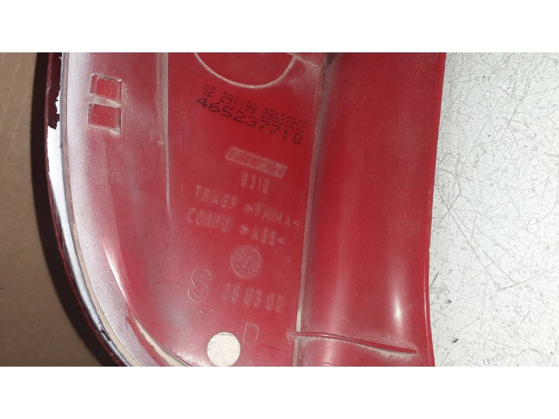 Recambio de piloto trasero derecho para fiat punto berlina (188) 1.9 d (i) referencia OEM IAM 465237710  28630202