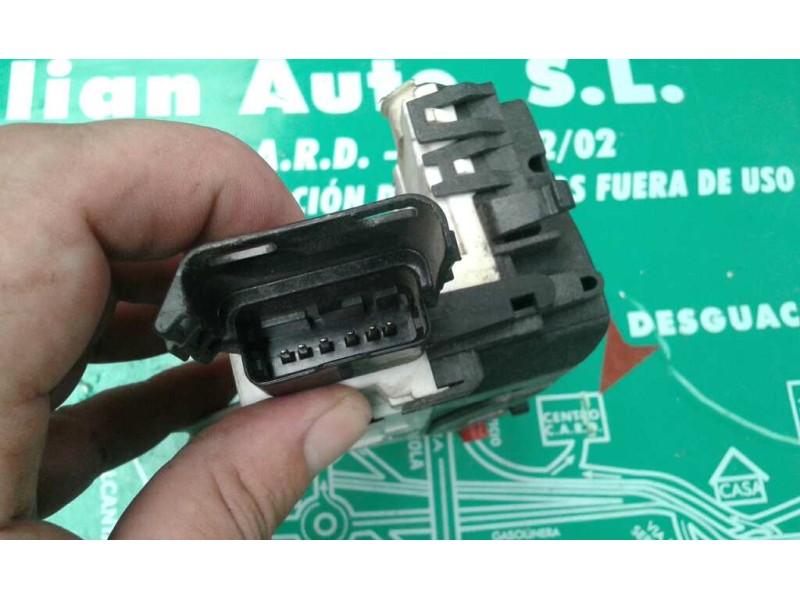 Recambio de cerradura puerta trasera izquierda para peugeot 308 sw confort referencia OEM IAM 567163 A01518 09145