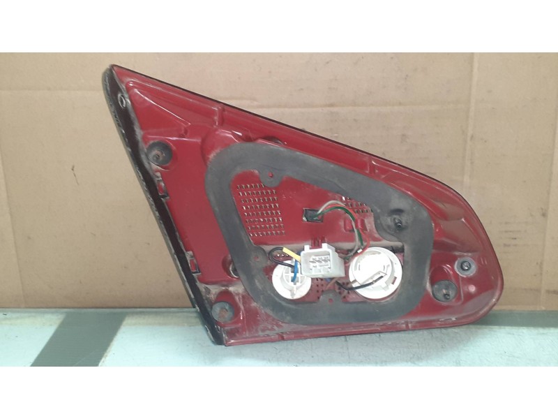 Recambio de piloto trasero derecho interior para kia cee´d drive referencia OEM IAM 92404A20  