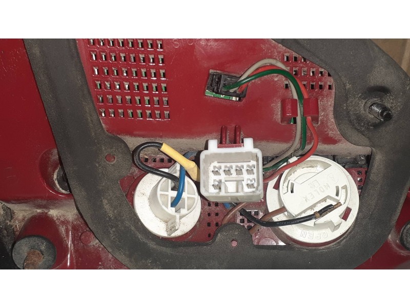 Recambio de piloto trasero derecho interior para kia cee´d drive referencia OEM IAM 92404A20  
