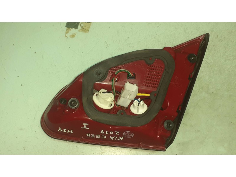 Recambio de piloto trasero izquierdo interior para kia cee´d drive referencia OEM IAM 92403A20  