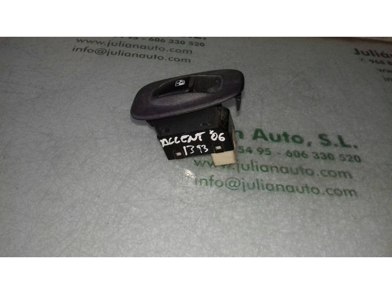 Recambio de mando elevalunas trasero derecho para hyundai accent (lc) gls crdi referencia OEM IAM 621W04620  